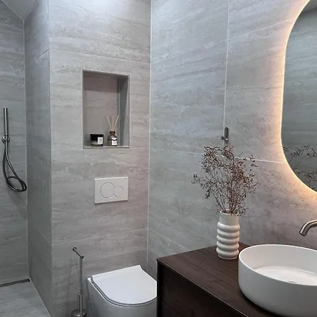 Apartment T2 For Two In The 8th - *